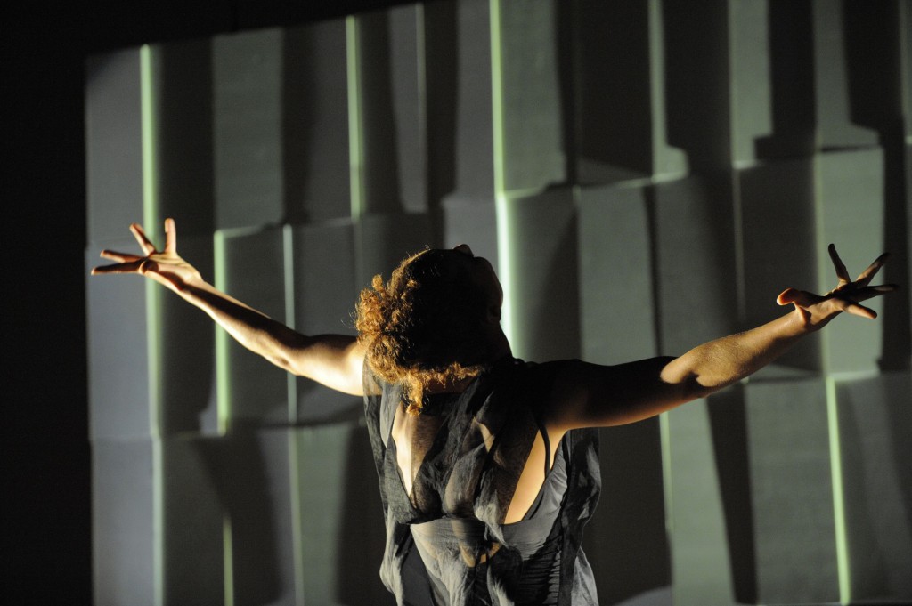 GLORY BOX by Evie Demetriou Foto 3