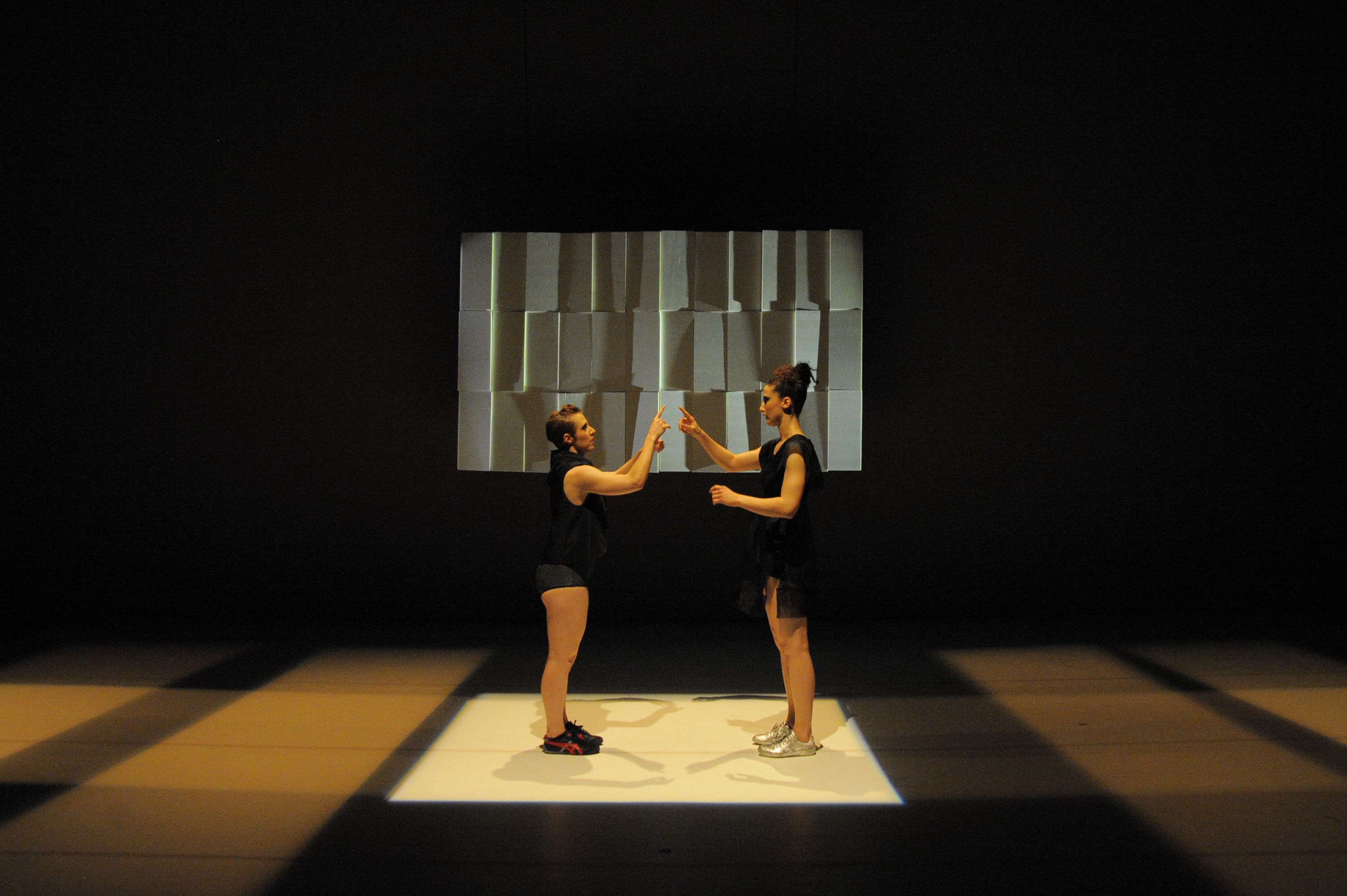 GLORY BOX by Evie Demetriou Foto 4